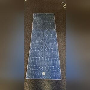 Manduka yogitoes yoga mat towel
